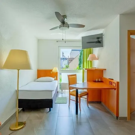 Heilbronner Am Schoenen Theater بيت ضيافة هايلبرون