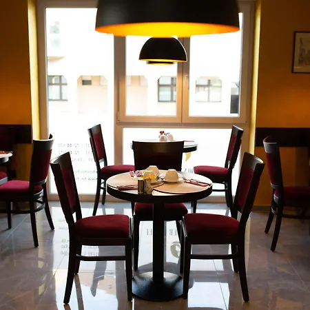 Heilbronner Am Schoenen Theater 3*